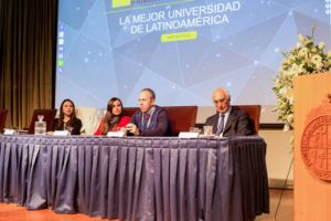 Clase Ejecutiva UC graduó a alumnos de Walmart de sus programas de diplomado online.